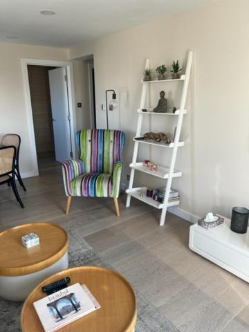 2 Bedroom Chelsea Apartment Лондон Экстерьер фото